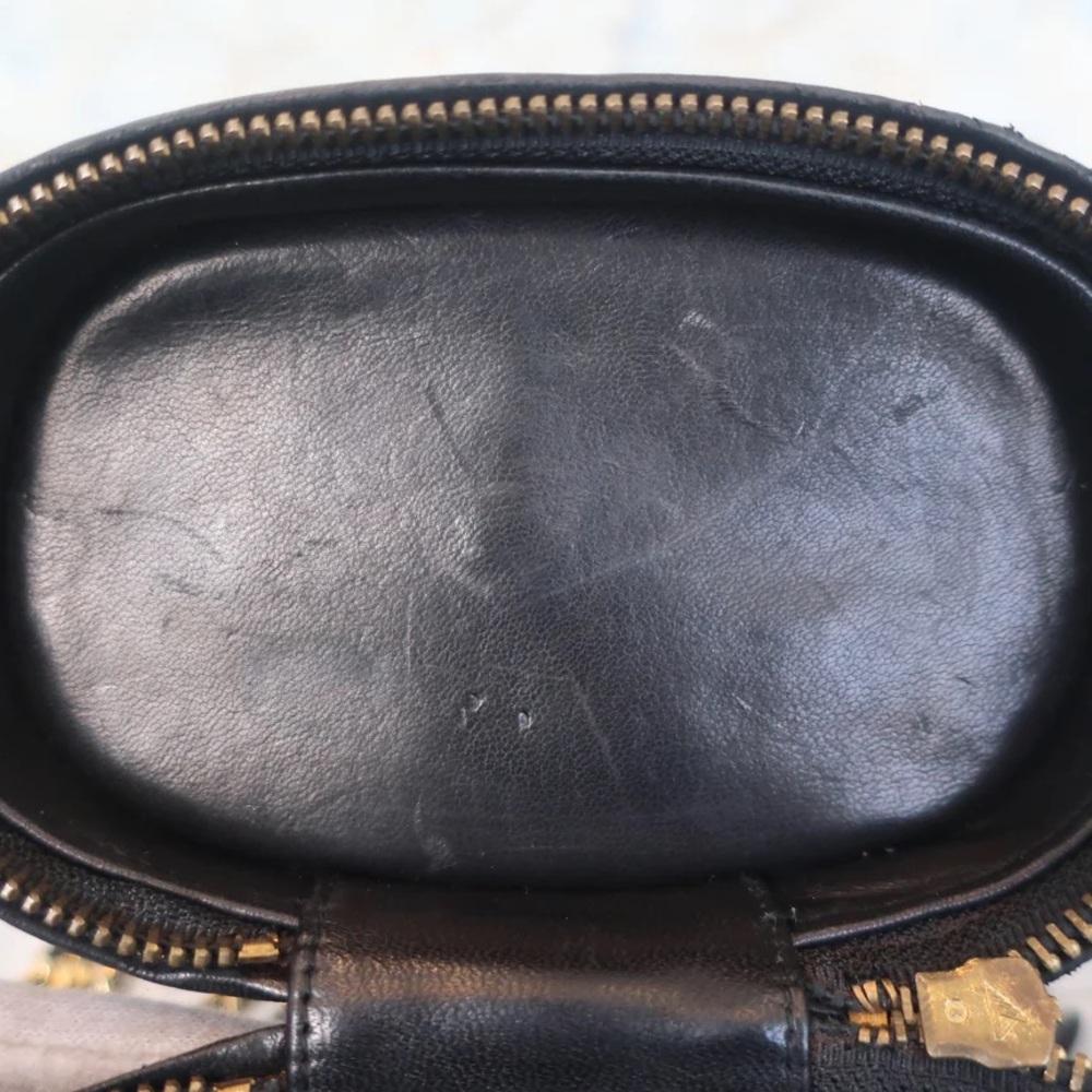 Authentic CHANEL vintage mini vanity bucket 24k gold black lambskin leather bag - Picture 9 of 14